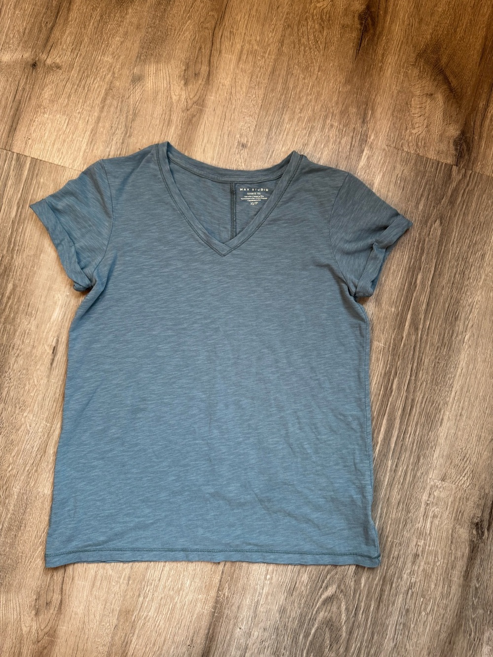Max Studio Heather Blue V-Neck Short Sleeve Tee